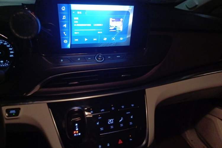 Used Buick GL8 2021 Land Cruiser Executive Class 652T Comfort Model Audio And AC Panel