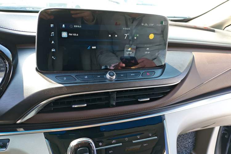 Used Buick GL8 2021 Land Cruiser Executive Class 652T Smart Luxury Model Audio And AC Panel