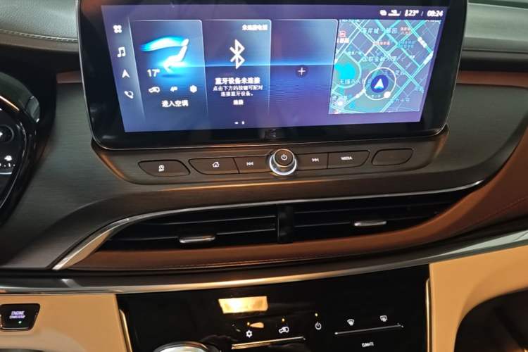 Used Buick GL8 2021 Land Cruiser Executive Class 652T Luxury Model Audio And AC Panel