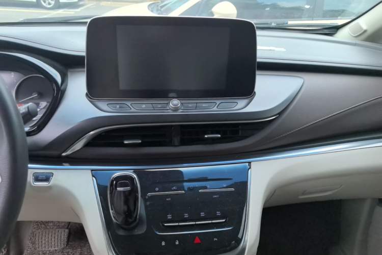 Used Buick GL8 2021 Land Cruiser Executive Class 652T Comfort Model Audio And AC Panel