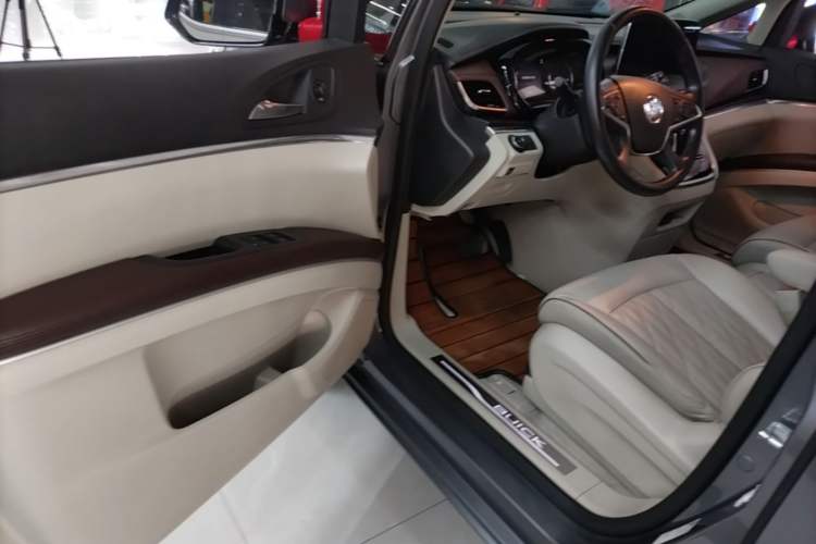 Used Buick GL8 2021 Land Cruiser Executive 652T Premium Model Driver Seat