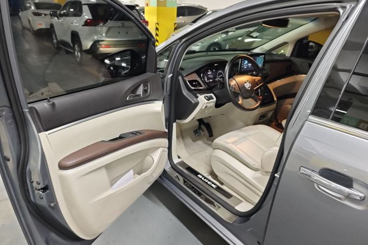Used Buick GL8 2021 Land Cruiser Executive Class 652T Luxury Model Driver Seat