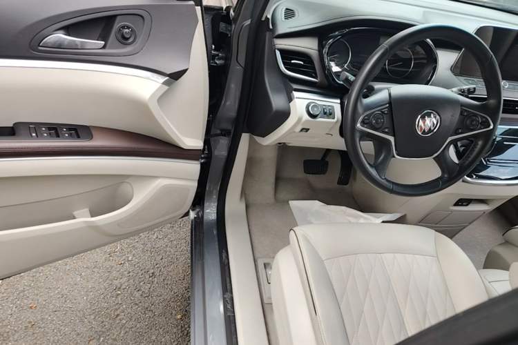 Used Buick GL8 2021 Land Cruiser Executive Class 652T Luxury Model Driver Seat