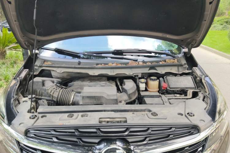 Used Buick GL8 2021 Land Cruiser Executive Class 652T Luxury Model Engine Bay