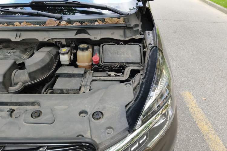 Used Buick GL8 2021 Land Cruiser Executive Class 652T Luxury Model Engine Bay Left