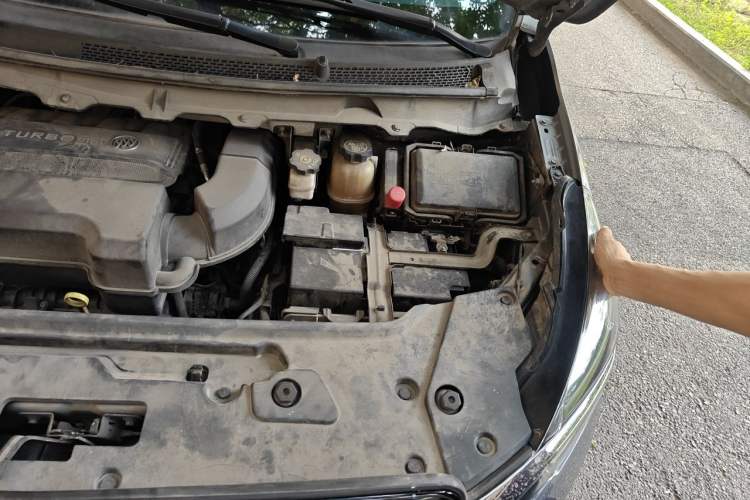 Used Buick GL8 2021 Land Cruiser Executive Class 652T Comfort Model Engine Bay Left