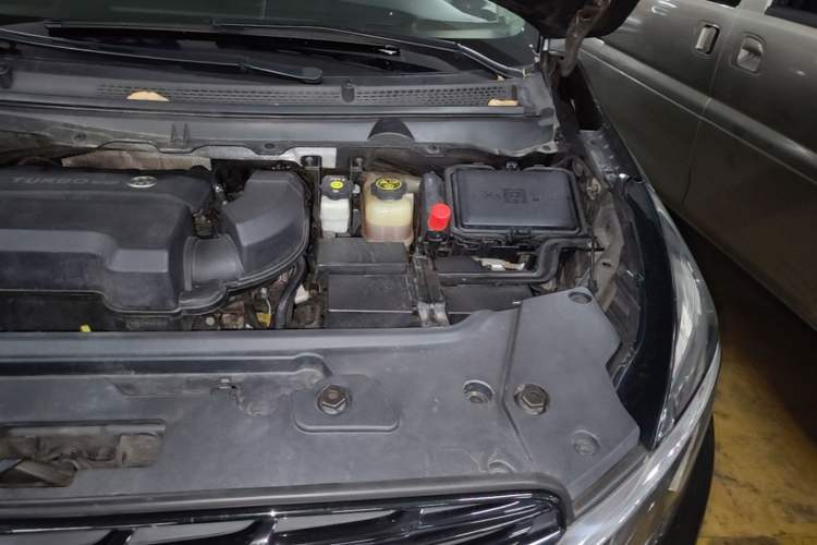 Used Buick GL8 2021 Land Cruiser Executive Class 652T Luxury Model Engine Bay Left
