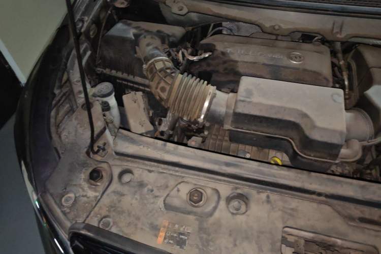 Used Buick GL8 2021 Land Cruiser Executive Class 652T Comfort Model Engine Bay Right