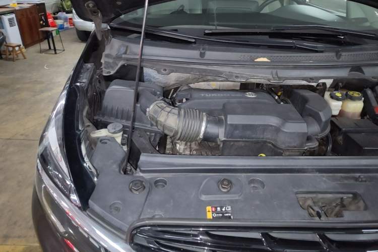 Used Buick GL8 2021 Land Cruiser Executive Class 652T Luxury Model Engine Bay Right