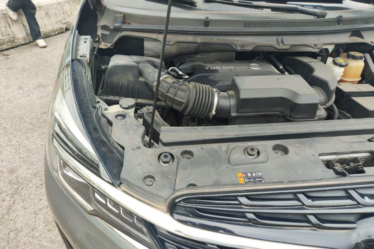 Used Buick GL8 2021 Land Cruiser Executive Class 652T Comfort Model Engine Bay Right