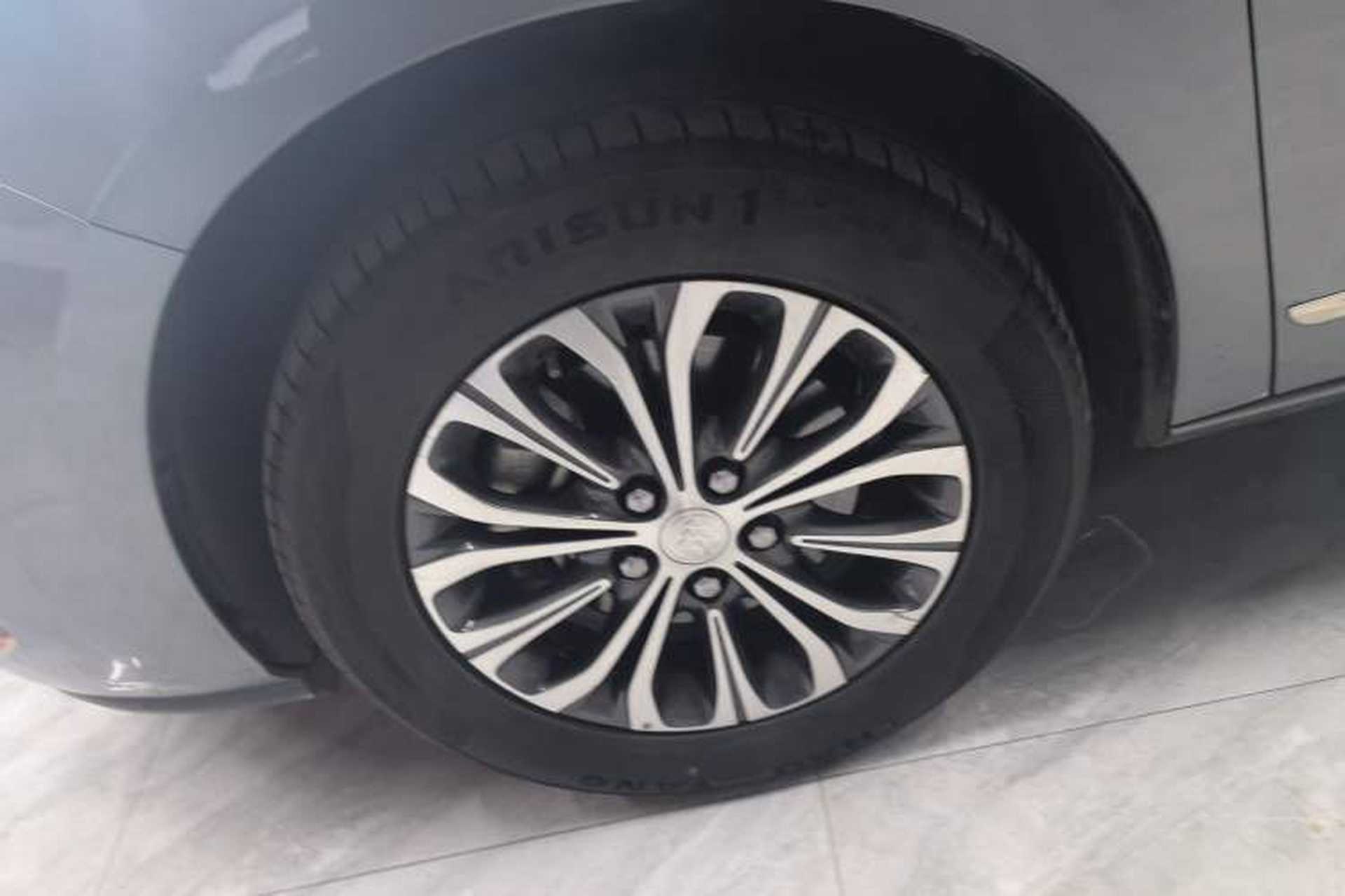 Used Buick GL8 2021 Land Cruiser Executive Class 652T Comfort Model Exterior 4
