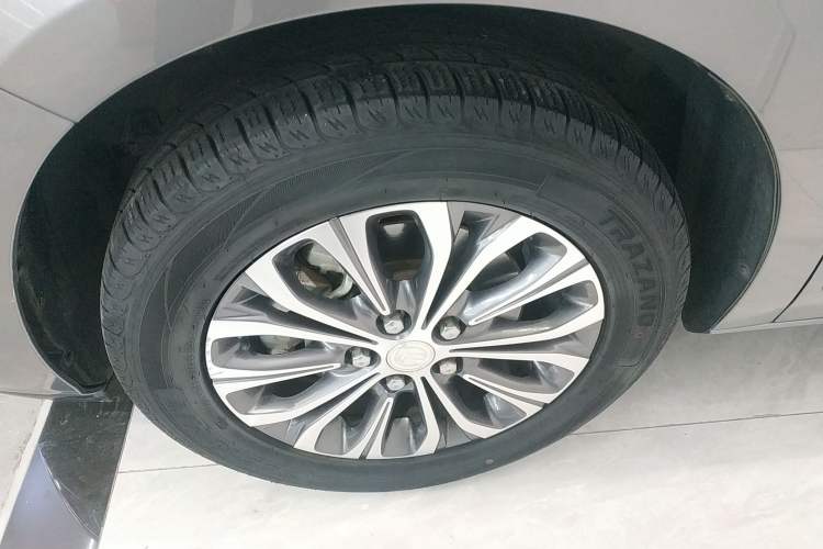 Used Buick GL8 2021 Land Cruiser Executive Class 652T Luxury Model Exterior 7