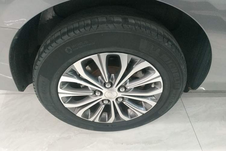 Used Buick GL8 2021 Land Cruiser Executive Class 652T Luxury Model Exterior 8