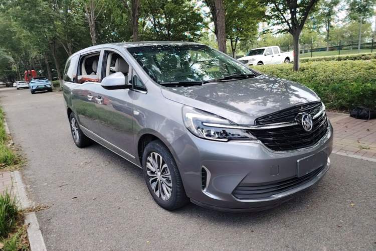 Used Buick GL8 2021 Land Cruiser Executive Class 652T Luxury Model Front Right 45 Deg