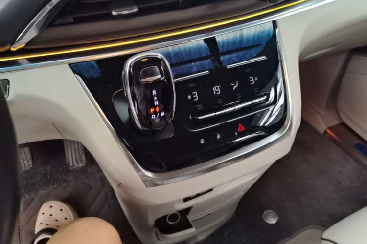 Used Buick GL8 2021 Land Cruiser Executive Class 652T Smart Luxury Model Gear Lever