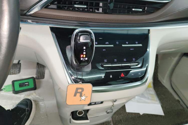 Used Buick GL8 2021 Land Cruiser Executive 652T Premium Model Gear Lever