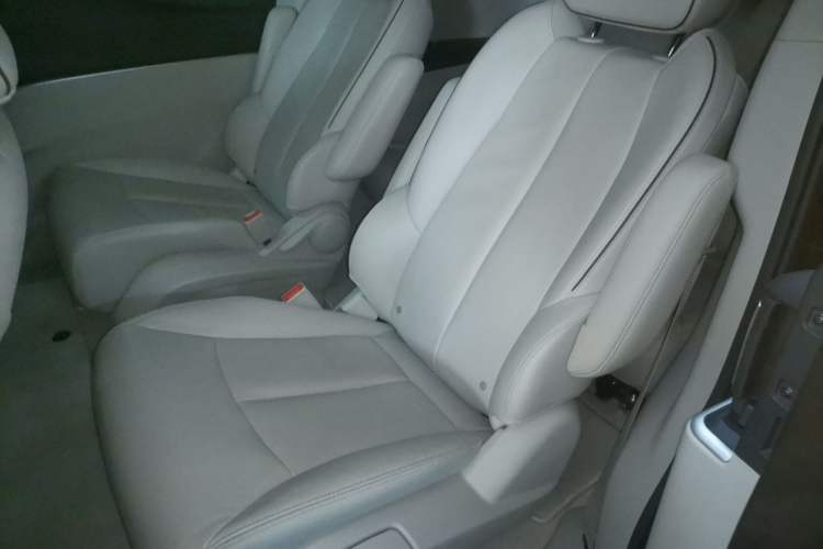 Used Buick GL8 2021 Land Cruiser Executive Class 652T Luxury Model Interior 2