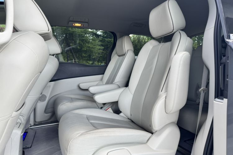 Used Buick GL8 2021 Land Cruiser Executive Class 652T Luxury Model Interior 2