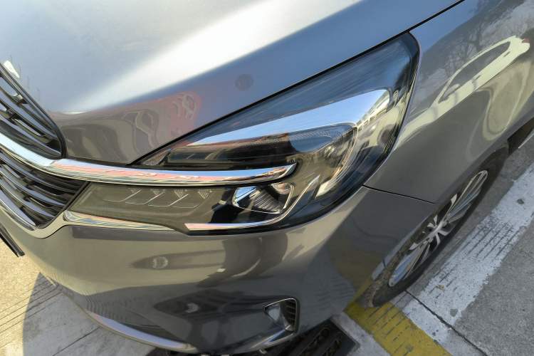 Used Buick GL8 2021 Land Cruiser Executive Class 652T Luxury Model Left Front Headlight