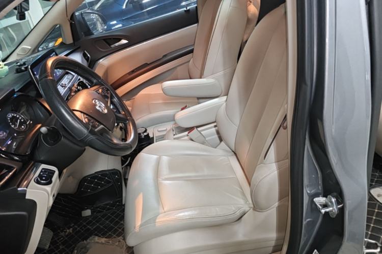 Used Buick GL8 2021 Land Cruiser Executive Class 652T Prestige Edition with Welfare Features Left Front Seat