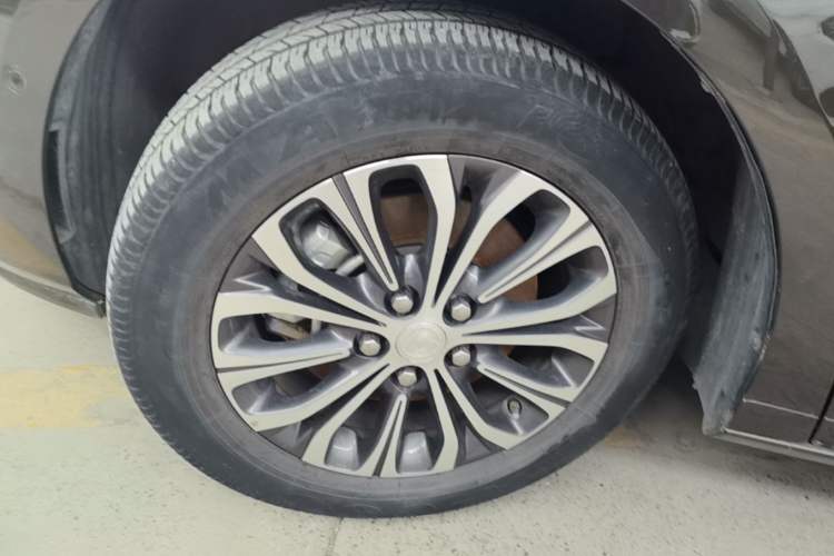 Used Buick GL8 2021 Land Cruiser Executive Class 652T Smart Luxury Model Left Front Wheel Hub