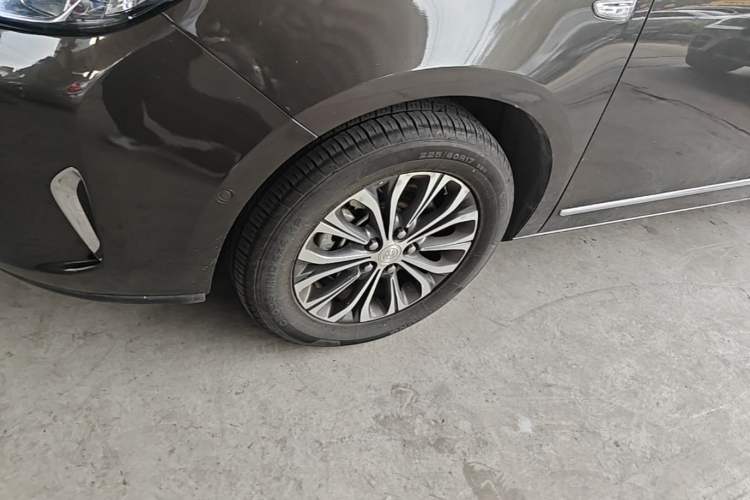 Used Buick GL8 2021 Land Cruiser Executive 652T Premium Model Left Front Wheel Hub