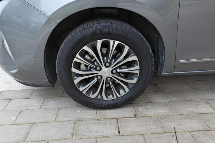 Used Buick GL8 2021 Land Cruiser Executive Class 652T Luxury Model Left Front Wheel Hub