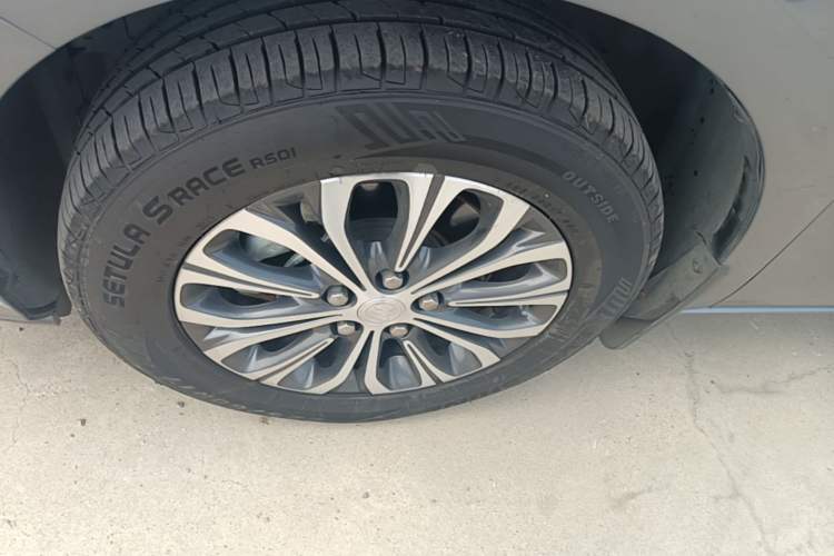 Used Buick GL8 2021 Land Cruiser Executive Class 652T Comfort Model Left Front Wheel Hub