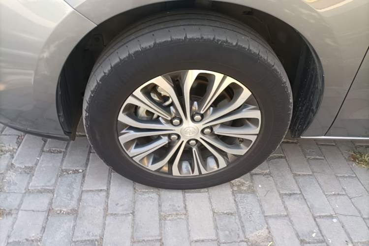 Used Buick GL8 2021 Land Cruiser Executive Class 652T Comfort Model Left Front Wheel Hub
