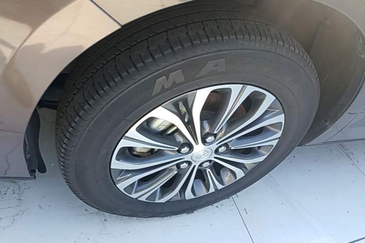 Used Buick GL8 2021 Land Cruiser Executive Class 652T Comfort Model Left Front Wheel Hub