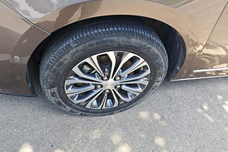 Used Buick GL8 2021 Land Cruiser Executive 652T Premium Model Left Front Wheel Hub