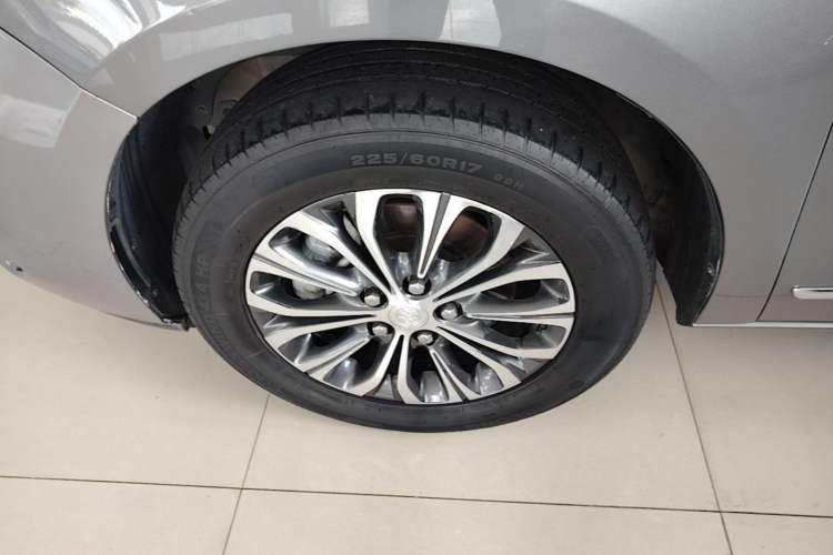 Used Buick GL8 2021 Land Cruiser Executive Class 652T Luxury Model Left Front Wheel Hub