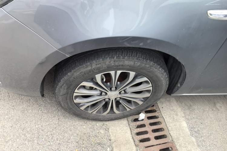 Used Buick GL8 2021 Land Cruiser Executive Class 652T Comfort Model Left Front Wheel Hub