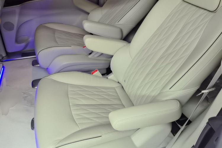 Used Buick GL8 2021 Land Cruiser Executive Class 652T Smart Luxury Model Left Rear Seat