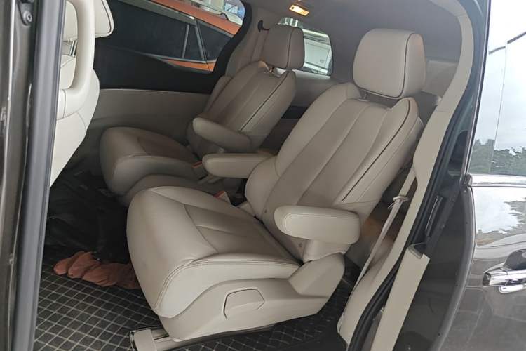 Used Buick GL8 2021 Land Cruiser Executive 652T Premium Model Left Rear Seat