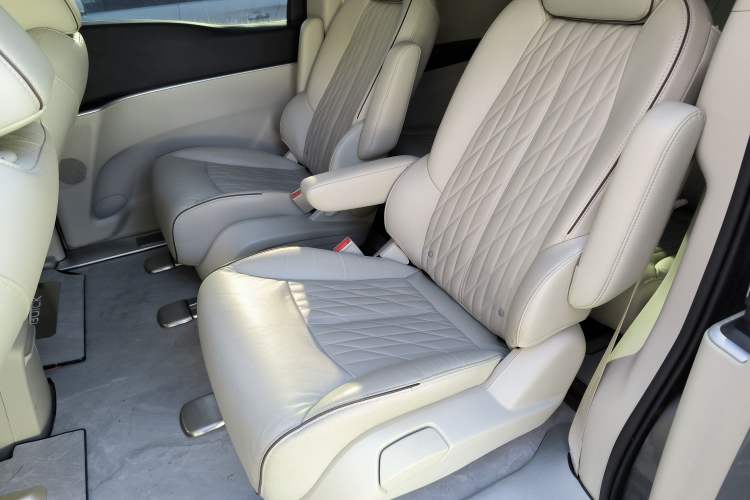 Used Buick GL8 2021 Land Cruiser Executive Class 652T Luxury Model Left Rear Seat