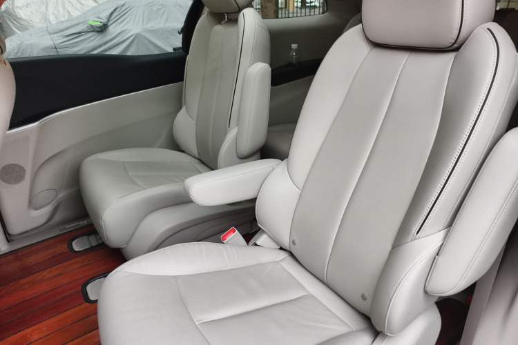 Used Buick GL8 2021 Land Cruiser Executive 652T Premium Model Left Rear Seat