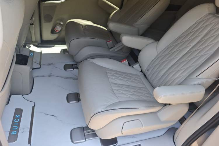 Used Buick GL8 2021 Land Cruiser Executive Class 652T Luxury Model Left Rear Seat