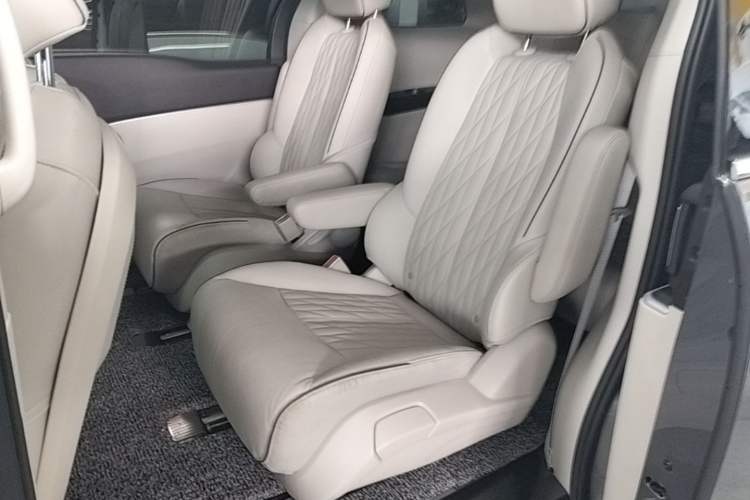 Used Buick GL8 2021 Land Cruiser Executive Class 652T Luxury Model Left Rear Seat