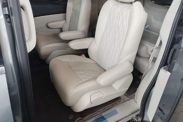 Used Buick GL8 2021 Land Cruiser Executive Class 652T Comfort Model Left Rear Seat