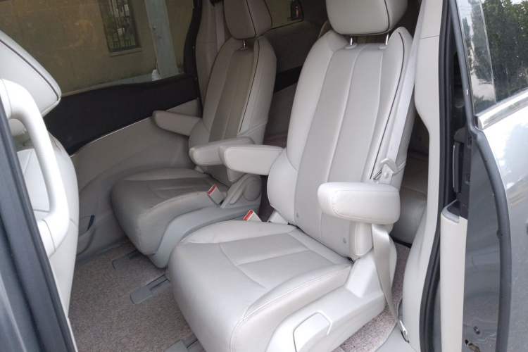 Used Buick GL8 2021 Land Cruiser Executive 652T Premium Model Left Rear Seat