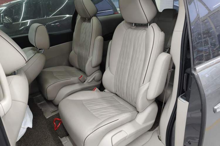 Used Buick GL8 2021 Land Cruiser Executive 652T Premium Model Left Rear Seat