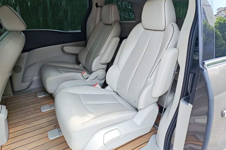 Used Buick GL8 2021 Land Cruiser Executive 652T Premium Model Left Rear Seat