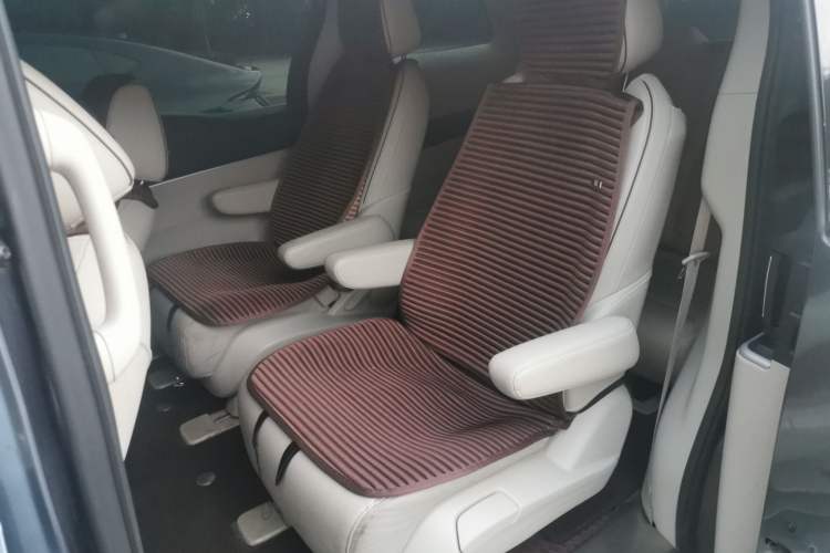 Used Buick GL8 2021 Land Cruiser Executive Class 652T Smart Luxury Model Left Rear Seat