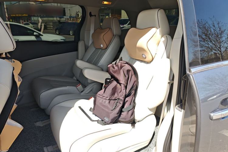 Used Buick GL8 2021 Land Cruiser Executive Class 652T Smart Luxury Model Left Rear Seat