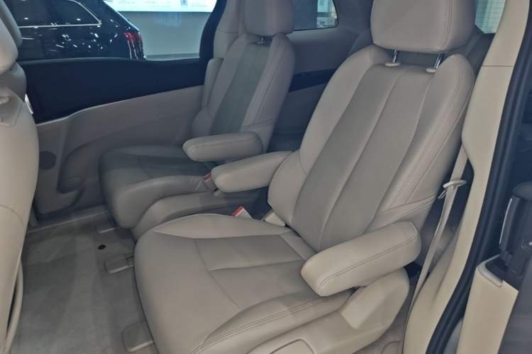 Used Buick GL8 2021 Land Cruiser Executive Class 652T Comfort Model Left Rear Seat