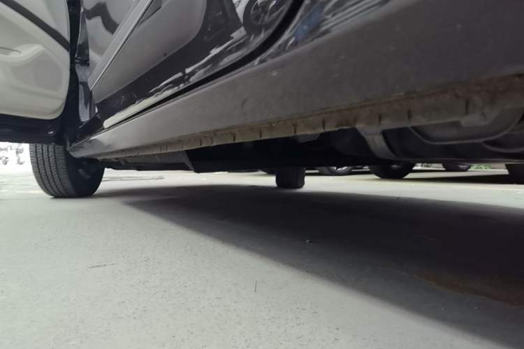 Used Buick GL8 2021 Land Cruiser Executive Class 652T Smart Luxury Model Left Side Sill