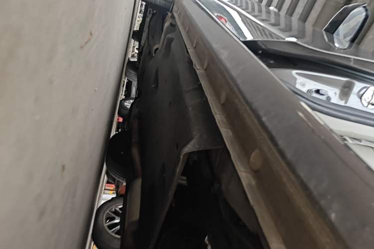 Used Buick GL8 2021 Land Cruiser Executive 652T Premium Model Left Side Sill