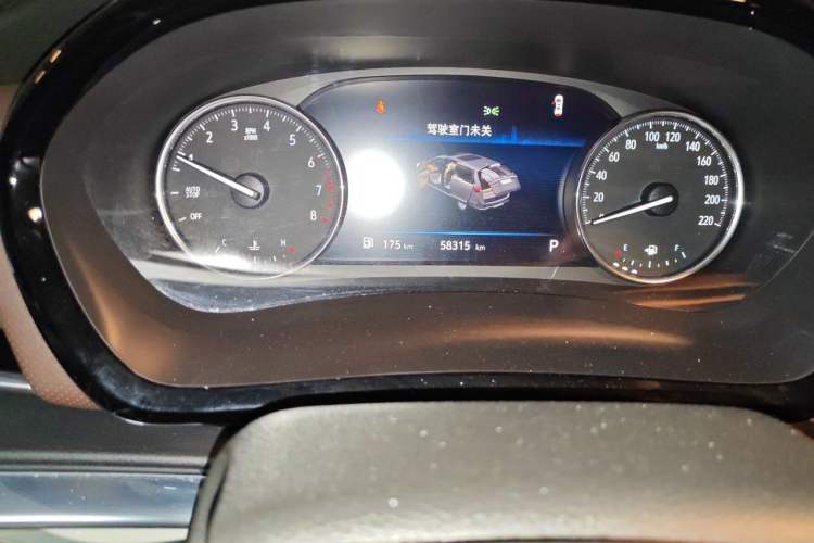 Used Buick GL8 2021 Land Cruiser Executive Class 652T Comfort Model Odometer Close Up