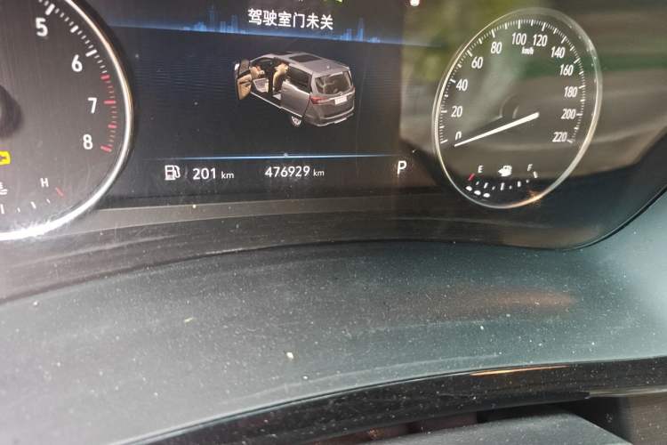 Used Buick GL8 2021 Land Cruiser Executive Class 652T Luxury Model Odometer Close Up
